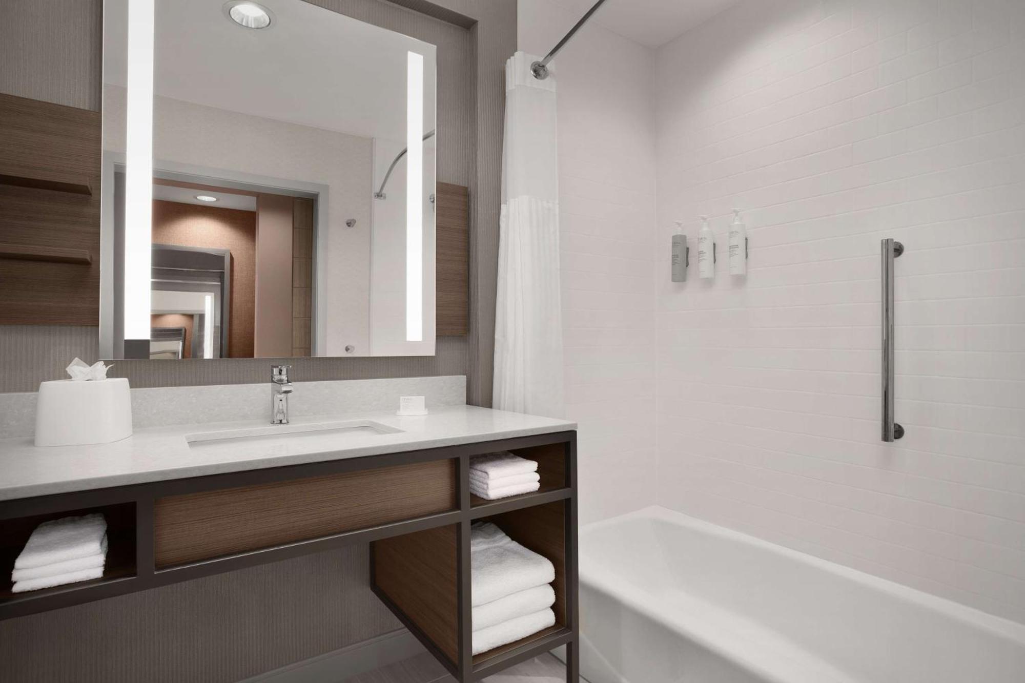 Hilton Garden Inn Denver Airport Tower Road Экстерьер фото