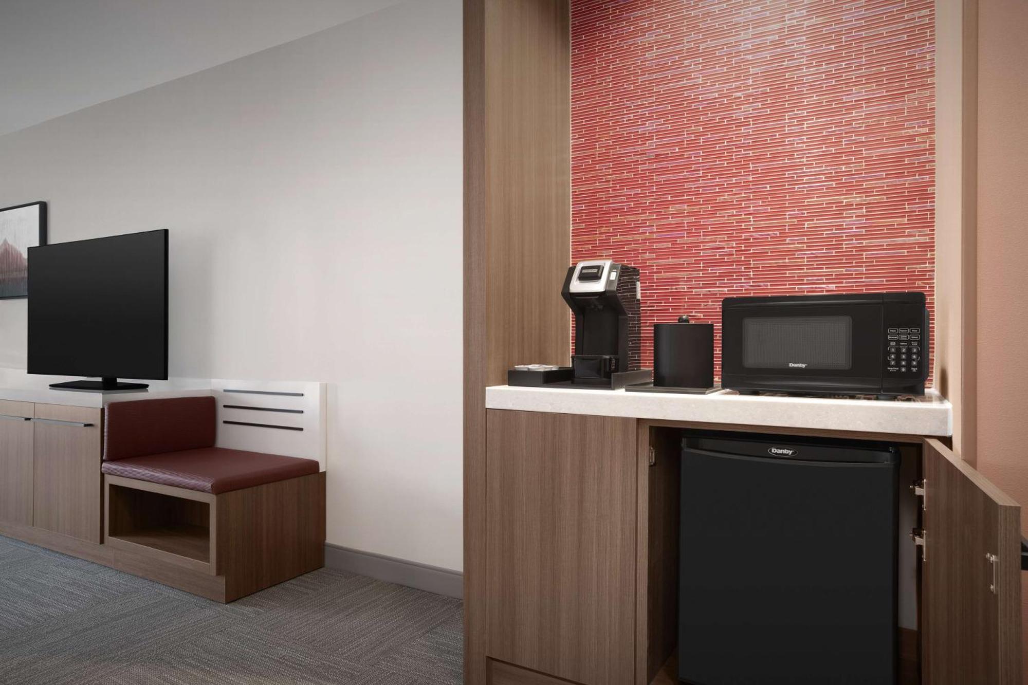 Hilton Garden Inn Denver Airport Tower Road Экстерьер фото